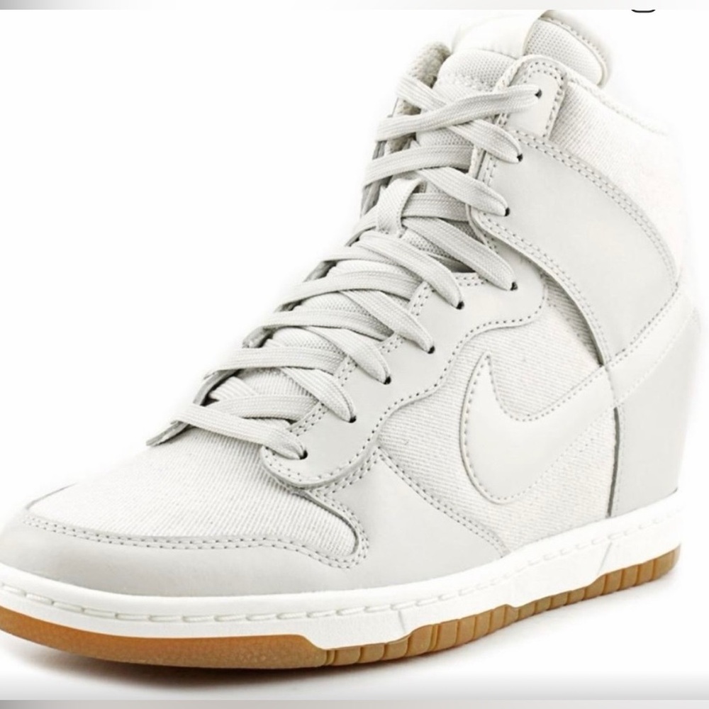 Nike women’s Dunk Sky Hi wedge sneaker in white, size 6.5